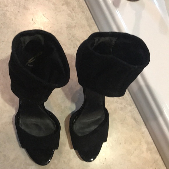 Shoes - Picture 5 of 7